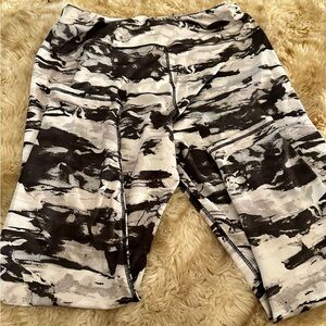 Tahari so Sportswear Black and White yoga pants